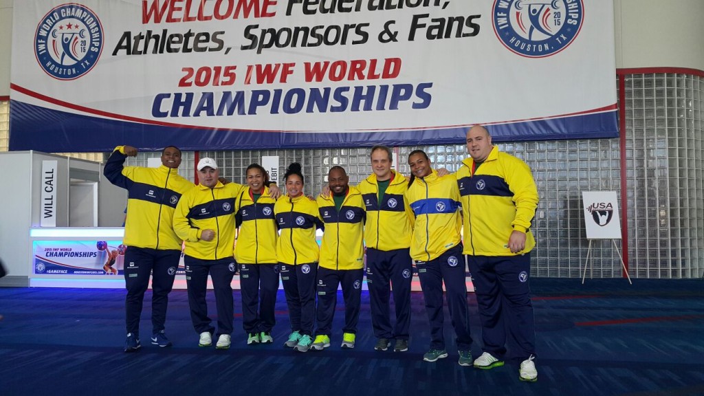 A Seleção Brasileira no Mundial de Houston: Mateus Machado, o técnico Luís Lopez, Jaqueline Ferreira, Bruna Piloto, Welisson Rosa, o técnico Dragos Stanica, Monique Araújo e Fernando Reis