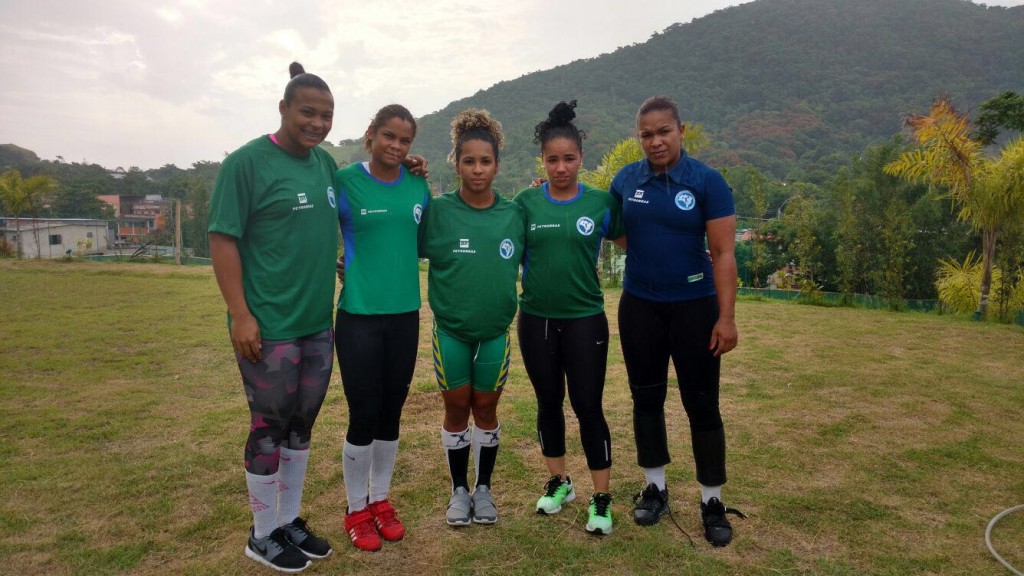 ​Equipe feminina: Monique Araújo, Rosane Santos, Letícia Laurindo, Bruna Piloto e Jaqueline Ferreira (esq. p/ dir.) ​
