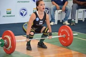 Emily Figueiredo, medalha de bronze no Mundial Sub 17, em 2015, disputa o Brasileiro Sub 20