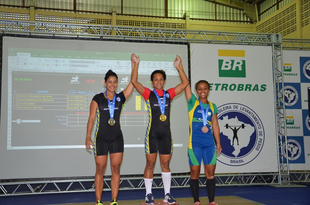 Categoria 53 kg: Letícia Laurindo, ouro e recorde brasileiro; Monique da Silva, prata; Késsia Luciano, bronze